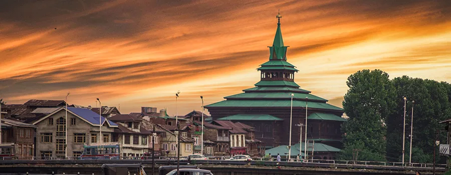 <?php echo Luxury Kashmir Mountain Holiday ?>